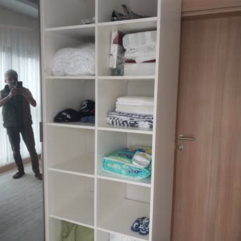 Gardırop Cam Kapakları Kırıldı, 4 Aydır Çözüm Sunulmuyor
