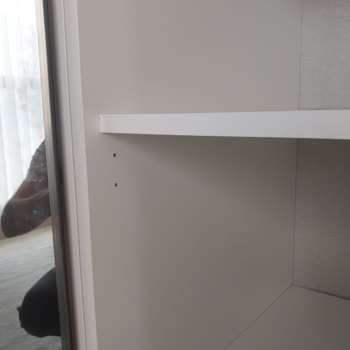 Gardırop Cam Kapakları Kırıldı, 4 Aydır Çözüm Sunulmuyor