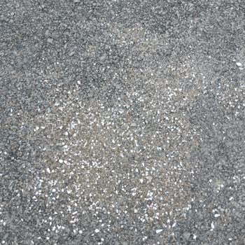 Gardırop Cam Kapakları Kırıldı, 4 Aydır Çözüm Sunulmuyor