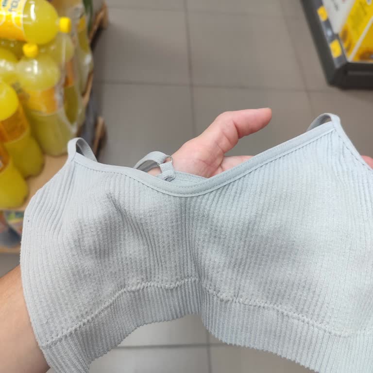 Etiket Fiyatı Farkı Ve İlgisiz Personel Nedeniyle Mağazadan Memnun Ayrılamadım