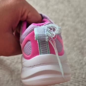 Yıkanabilir Skechers Çocuk Ayakkabısında Deformasyon Ve İade Sorunu