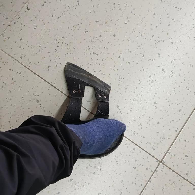 BİM Terlikte Kopma Sorunu Ve Personellerin Saygısız Tutumu!