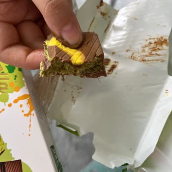 Çikolatanın İçinden Kıl Çıktı, Hijyen Ve Güven Sarsıldı