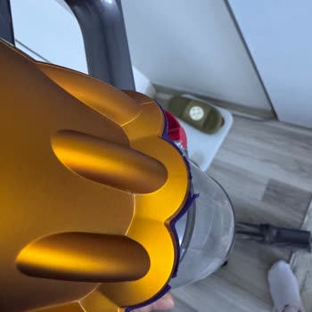 Garanti Kapsamındaki Dyson V12 Süpürgemde Performans Sorunları ve Yetersiz Servis Desteği