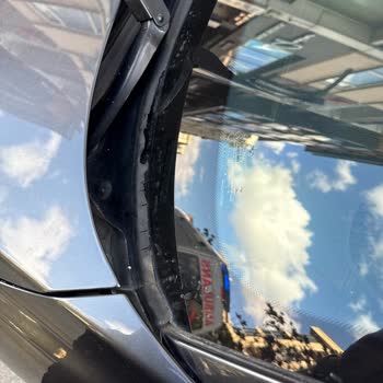 BMW 1.18i M Sport Ön Cam Fitilinde Kronik Çatlama Ve Parçalanma Sorunu