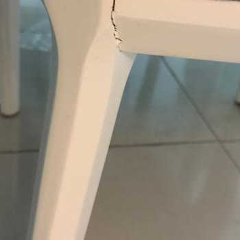 Teslimatta Çatlak Sandalyeler Ve Yetersiz Müşteri Hizmeti Nedeniyle Mağduriyet