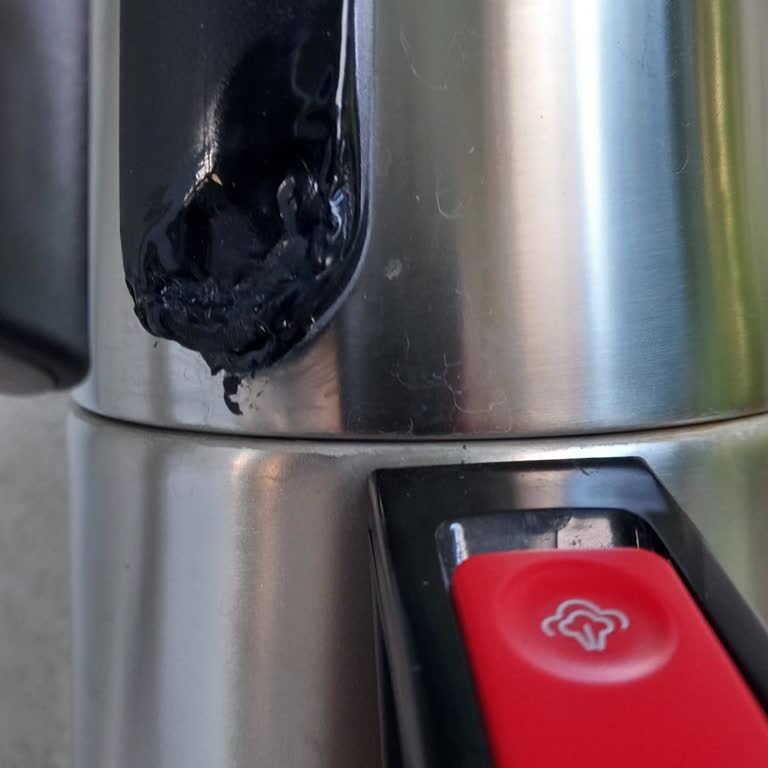 Çay Makinesi Kulpunda Isıya Dayanıksız Malzeme Sorunu