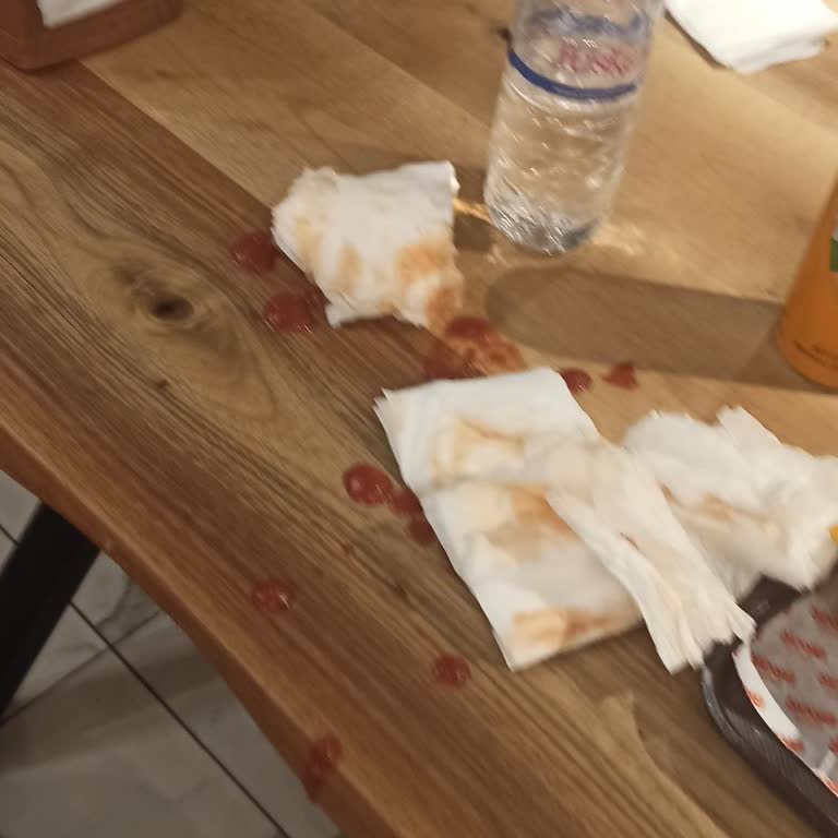 Patlayan Ketçap Yüzünden Ailem Mağazada Mağdur Oldu, İlgisiz Yaklaşım Hayal Kırıklığı Yarattı