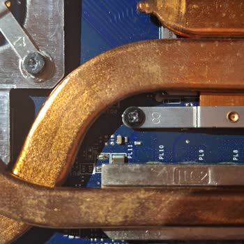 MSI Teknik Servisinden Kaynaklı Vida Ve Kasa Hasarı