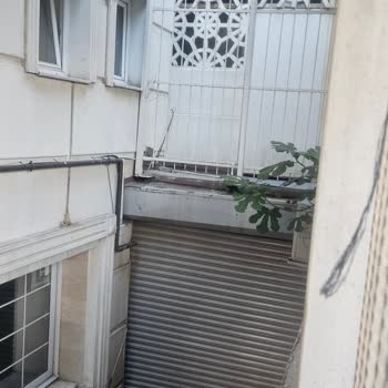 Yangın Merdiveni Çıkışında Yıllardır Süren Güvenlik Sorunu