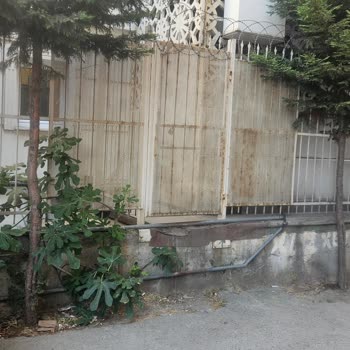 Yangın Merdiveni Çıkışında Yıllardır Süren Güvenlik Sorunu