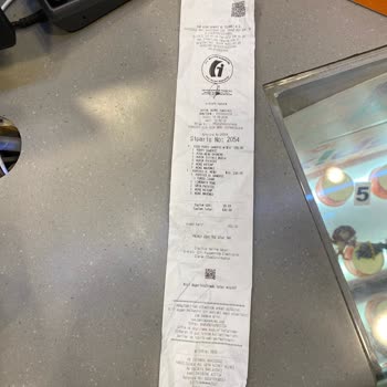 Hamburgerin İçinden Çıkan Sineğe Çözüm Sunulmadı, İade Talep Ediyorum