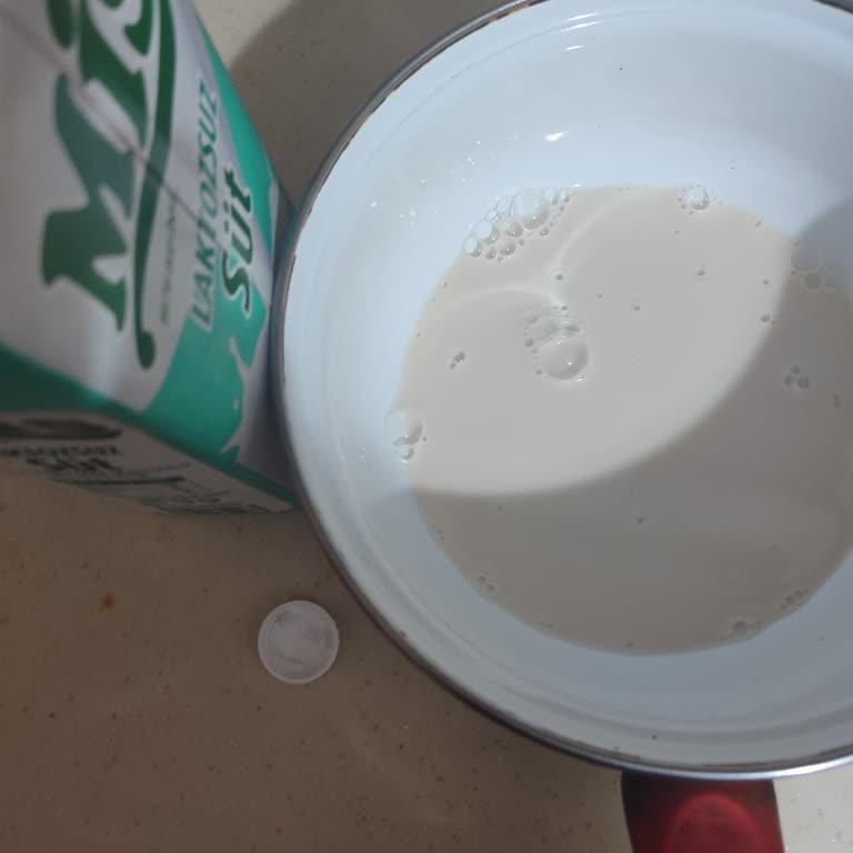 Son Kullanma Tarihi Geçmemiş Laktozsuz Süt Pembe Renkte Çıktı