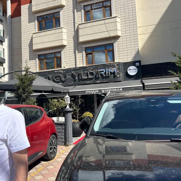 Kuaför Önünde Yaşanan Tehdit Ve Saygısız Davranışlar