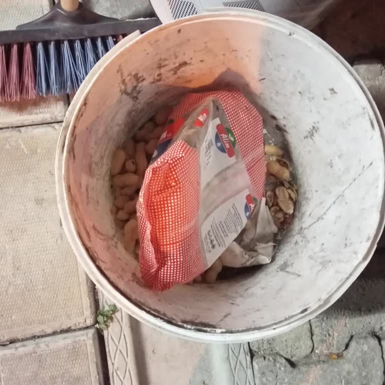 Aldığım Fıstıklar Güvelenmiş Ve Marketten Çözüm Alamadım