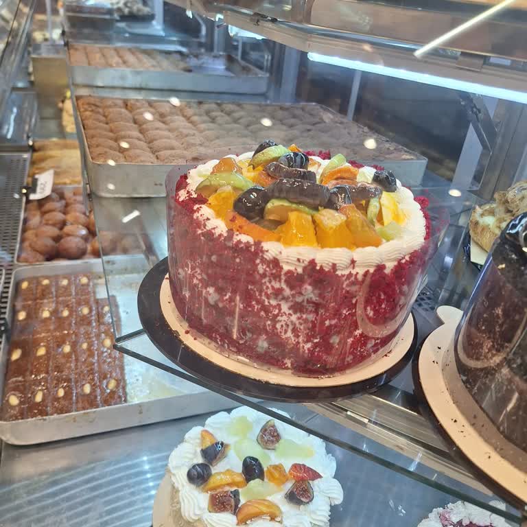 Carrefour SA Pastane Reyonunda Tekrar Eden Küflü Yaş Pasta Sorunu Ve İlgisiz Yönetici!