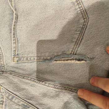 Aldığım Jean Pantolonlar Kısa Sürede Yırtıldı, Garanti Kapsamında Yardım Alamadım