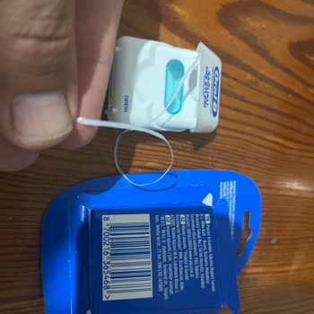 Oral-B Diş İpi Naylon Gibi Sert Ve Diş Etime Zarar Verdi
