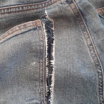 DeFacto Kot Pantolonlarda Sürekli Aynı Yerden Yırtılma Sorunu