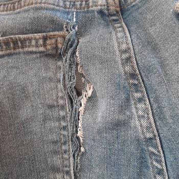 DeFacto Kot Pantolonlarda Sürekli Aynı Yerden Yırtılma Sorunu