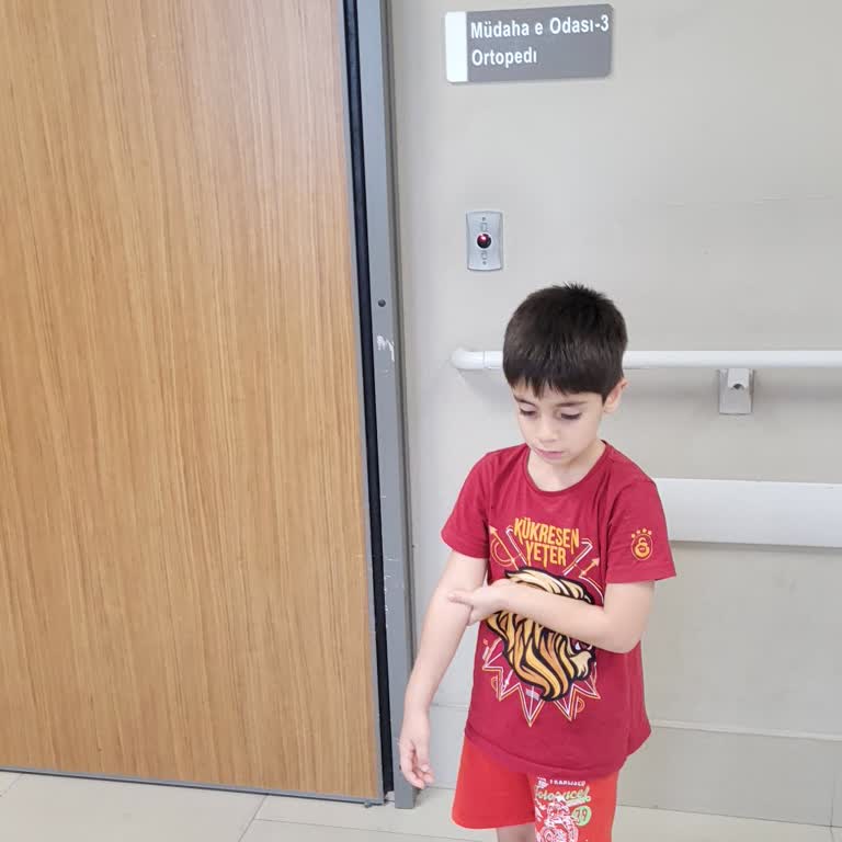 Acilde Ortopedi Doktoru Bekletmesi Çocuğumu Mağdur Etti