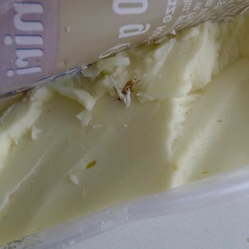 Kaşar Peynirinin İçinden Tahta Parçası Çıktı!