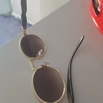 Prada Gözlük Bir Ay Dolmadan Kırıldı Çözüm Sunulmuyor