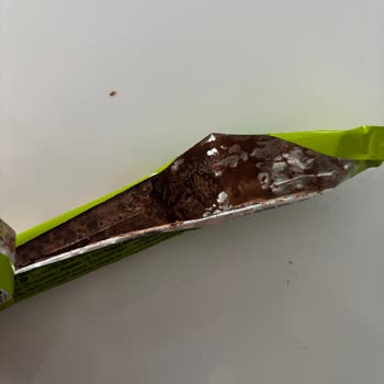 Aldığım Çikolatanın Ambalajı Yanıltıcı Çıktı Ve İçi Küflenmişti