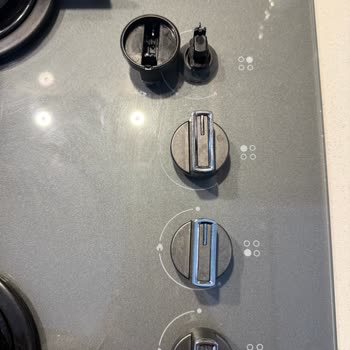 Garanti Kapsamındaki ürüne ücretli parça değişimi önerdiler.Servis Süreci Yordu