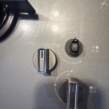 Garanti Kapsamındaki ürüne ücretli parça değişimi önerdiler.Servis Süreci Yordu