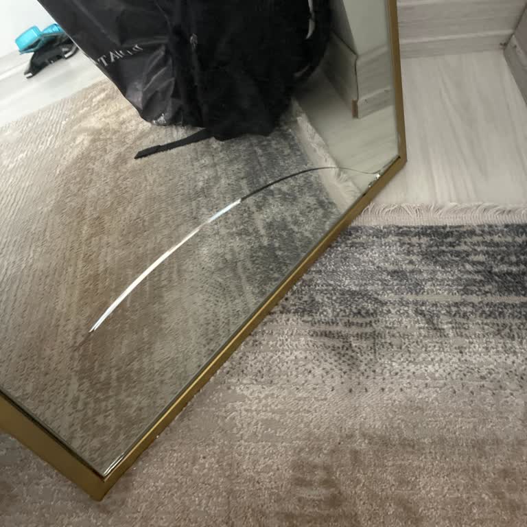 Yetkili Servis Kurulumu Sırasında Kırılan Boy Aynası İçin Mağduriyetim Giderilmedi