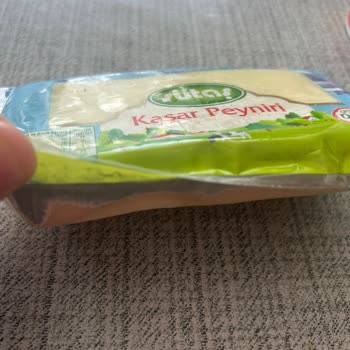 Açılmamış Sütaş Kaşar Peynirinin Küflü Çıkması Şaşkınlık Yarattı