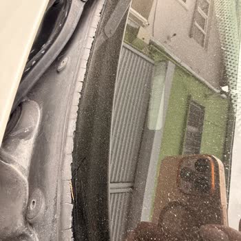 BMW 5 Serisi Cam Altı Izgara Ve Parça Deformasyonu İçin Ücretsiz Değişim Talebi