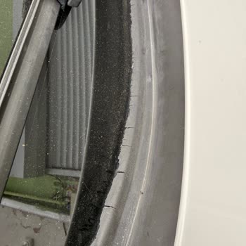 BMW 5 Serisi Cam Altı Izgara Ve Parça Deformasyonu İçin Ücretsiz Değişim Talebi