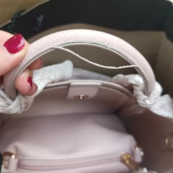 Teşhir Ve Yıpranmış Ürünlerle Mağdur Edildim, Mağaza Yardımcı Olmuyor