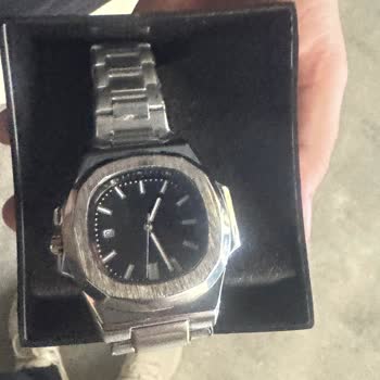 @saatmiras Aldığım Saat Görseldekiyle Hiç Uyuşmuyor Ve Satıcı İlgilenmiyor!