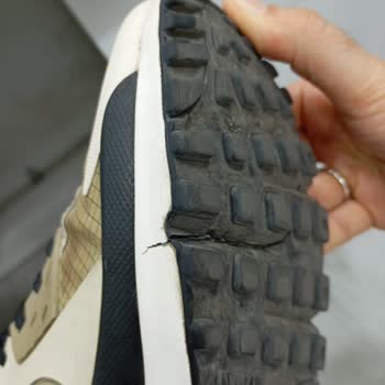 Nike Air Max 90 Ayakkabıda Kısa Sürede Taban Yarılması Ve Hızlı Olumsuz İnceleme