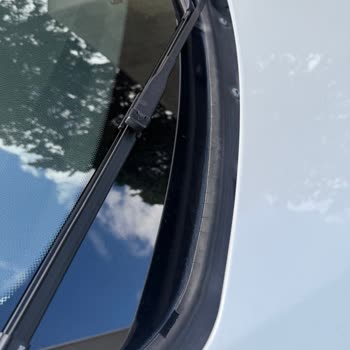 BMW 3 Serisi Ön Cam Fitilinde Erken Yıpranma Sorunu!