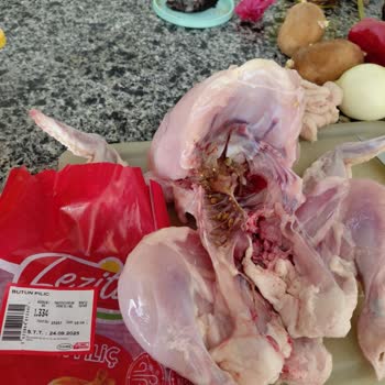 Lezita Bütün Piliçte Hijyen Sorunu Ve Müşteri Hizmetlerinden Geri Dönüş Alamadım