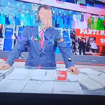 Grundig Televizyonumda Sürekli Donma Ve Servis Sorunları Nedeniyle İade Talebim