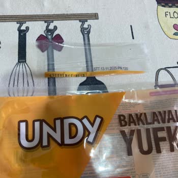 Taze Olması Gereken Yufka Küflü Çıktı, İade Edilemiyor!
