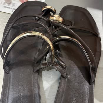 Stradivarius'tan Aldığım Sandalet Kısa Sürede Deforme Oldu, Mağaza Personelinin Yaklaşımı Olumsuzdu