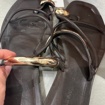 Stradivarius'tan Aldığım Sandalet Kısa Sürede Deforme Oldu, Mağaza Personelinin Yaklaşımı Olumsuzdu