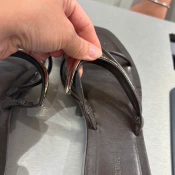 Stradivarius'tan Aldığım Sandalet Kısa Sürede Deforme Oldu, Mağaza Personelinin Yaklaşımı Olumsuzdu