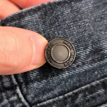 Yeni Alınan Jean Ceketin Düğmeleri İlk Yıkamada Aşındı, Değişim Talep Ediyorum