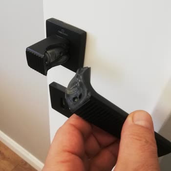 Çebi Design Zip Line Kapı Kolları 1 Yıl Dolmadan Topluca Kırılıyor Çözüm Bekliyorum