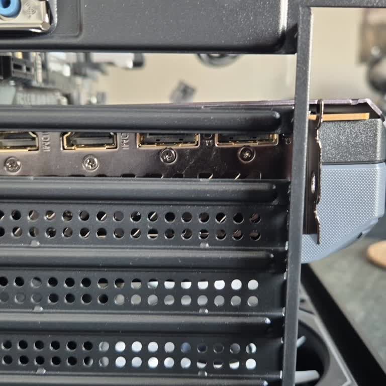 Montaj Hatalı Bilgisayar, İlgisiz Müşteri Hizmetleri Ve Mağduriyet