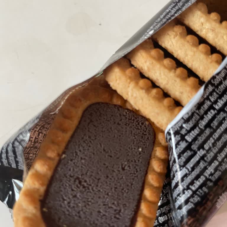 Son Kullanma Tarihi Geçmemiş Bisküvide Küf Sorunu ve İade Talebi