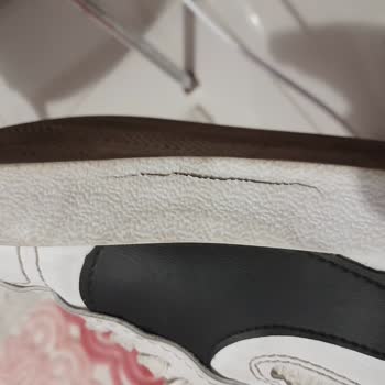 Aldığım İki Ayakkabının Kısa Sürede Tabanlarının Patlaması Hayal Kırıklığı Yaşattı