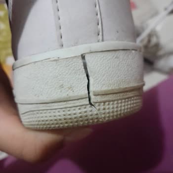 Aldığım İki Ayakkabının Kısa Sürede Tabanlarının Patlaması Hayal Kırıklığı Yaşattı